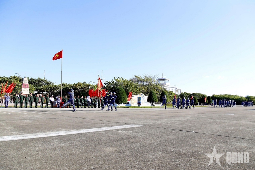 Gallery - 	Đoàn công tác Tổng cục Chính trị thăm, kiểm tra tại Đặc khu Trường Sa